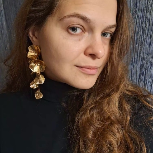 Zara Kate Middleton Famous Cascading Floral Earrings - Picture 15 of 16